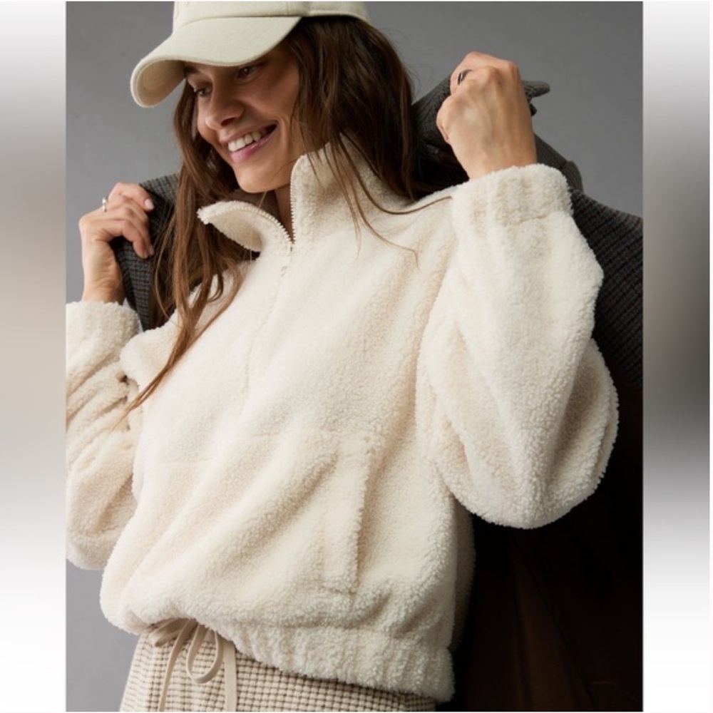American Eagle Outfitters Cream Cropped Sherpa Teddy Quarter-Zip Fleece Jacket